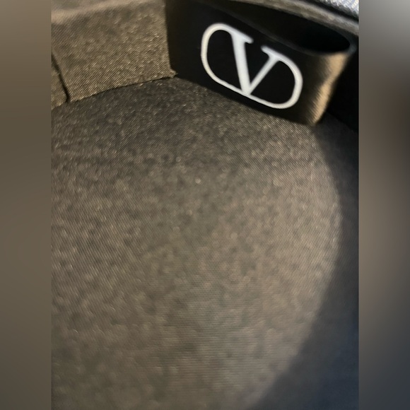 NEW Valentino Black VIP Air Pod Case/ Hard Small Travel Case with Chain - Picture 7 of 7